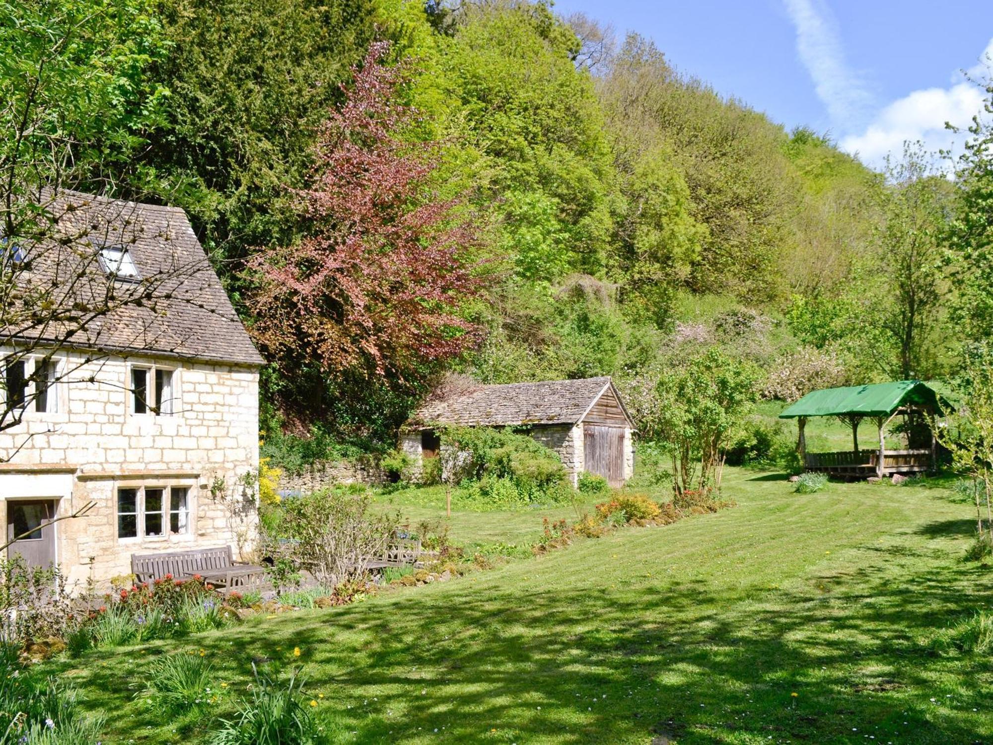 Driftcombe Farmhouse Bisley  Ngoại thất bức ảnh